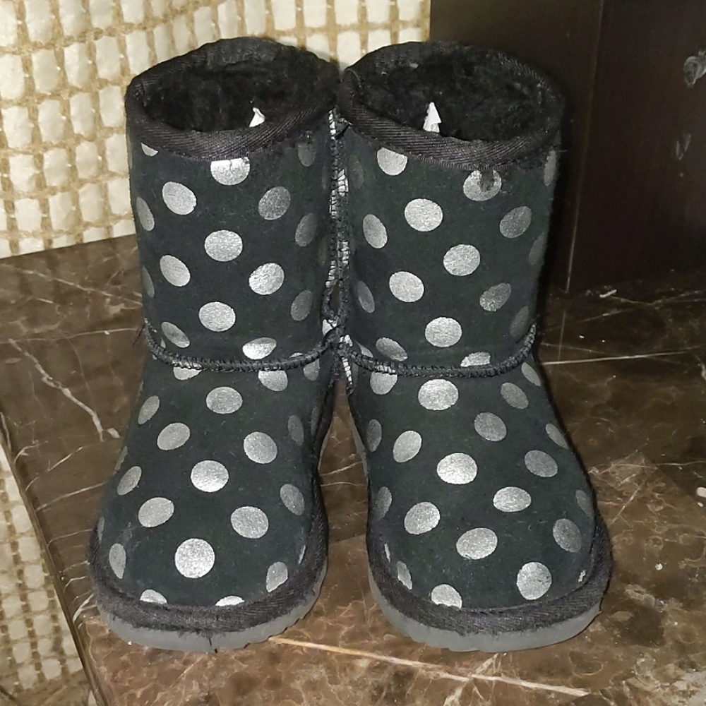Ugg boots (silver dots)